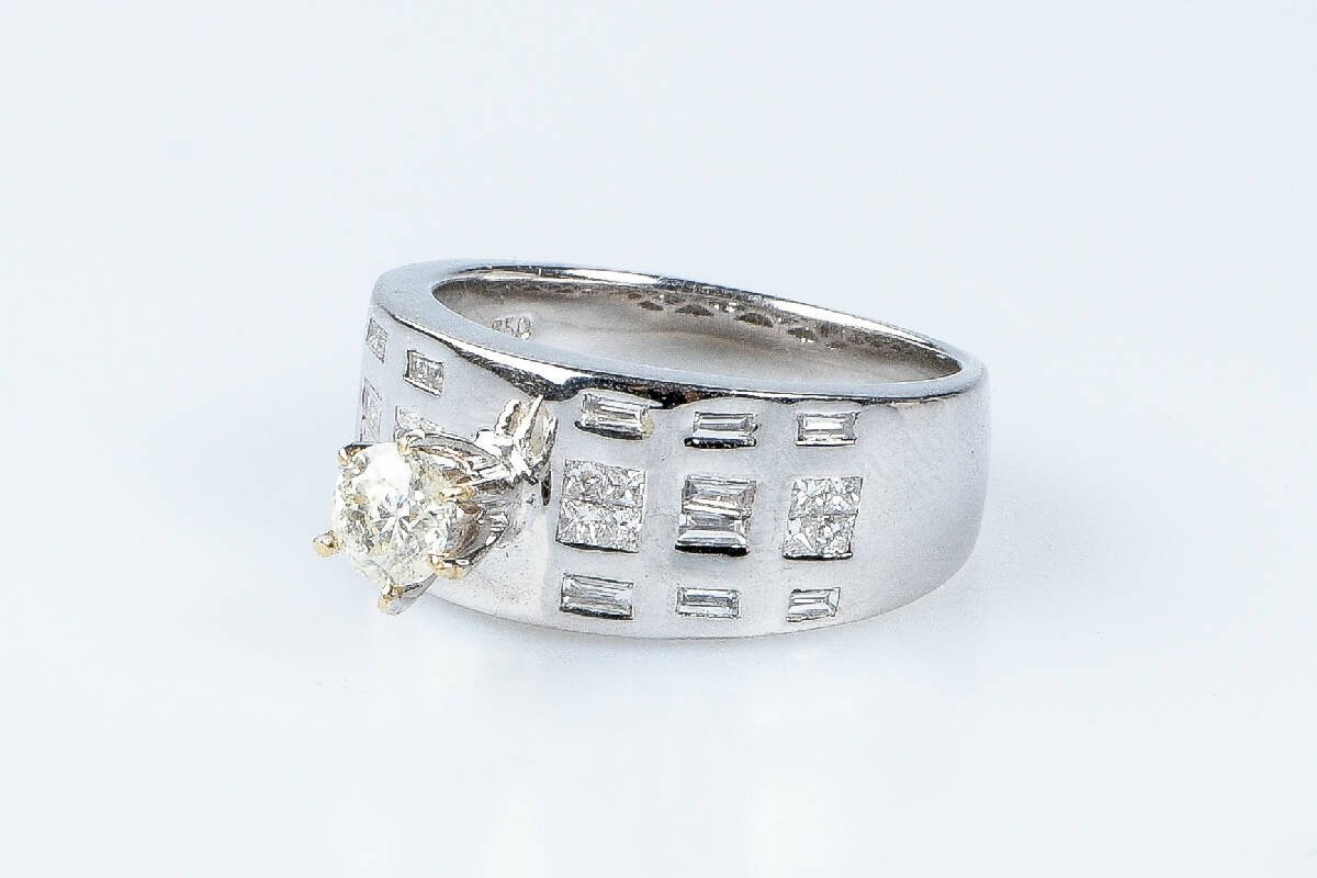 Bague diamant en or blanc 18 carats - Castafiore