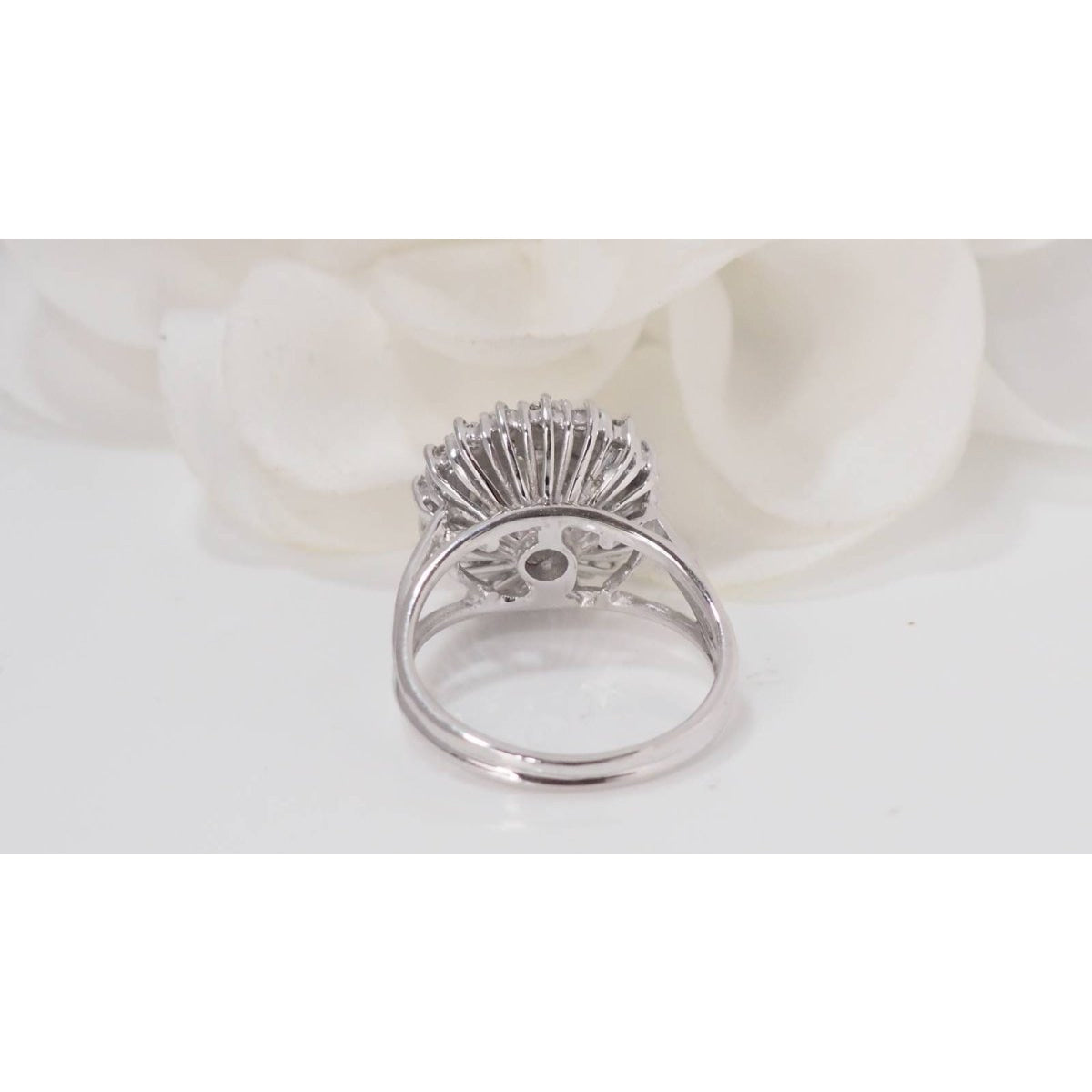 Bague double entourage en or blanc et diamants - Castafiore