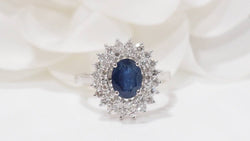 Bague double entourage en or blanc, saphir et diamants - Castafiore