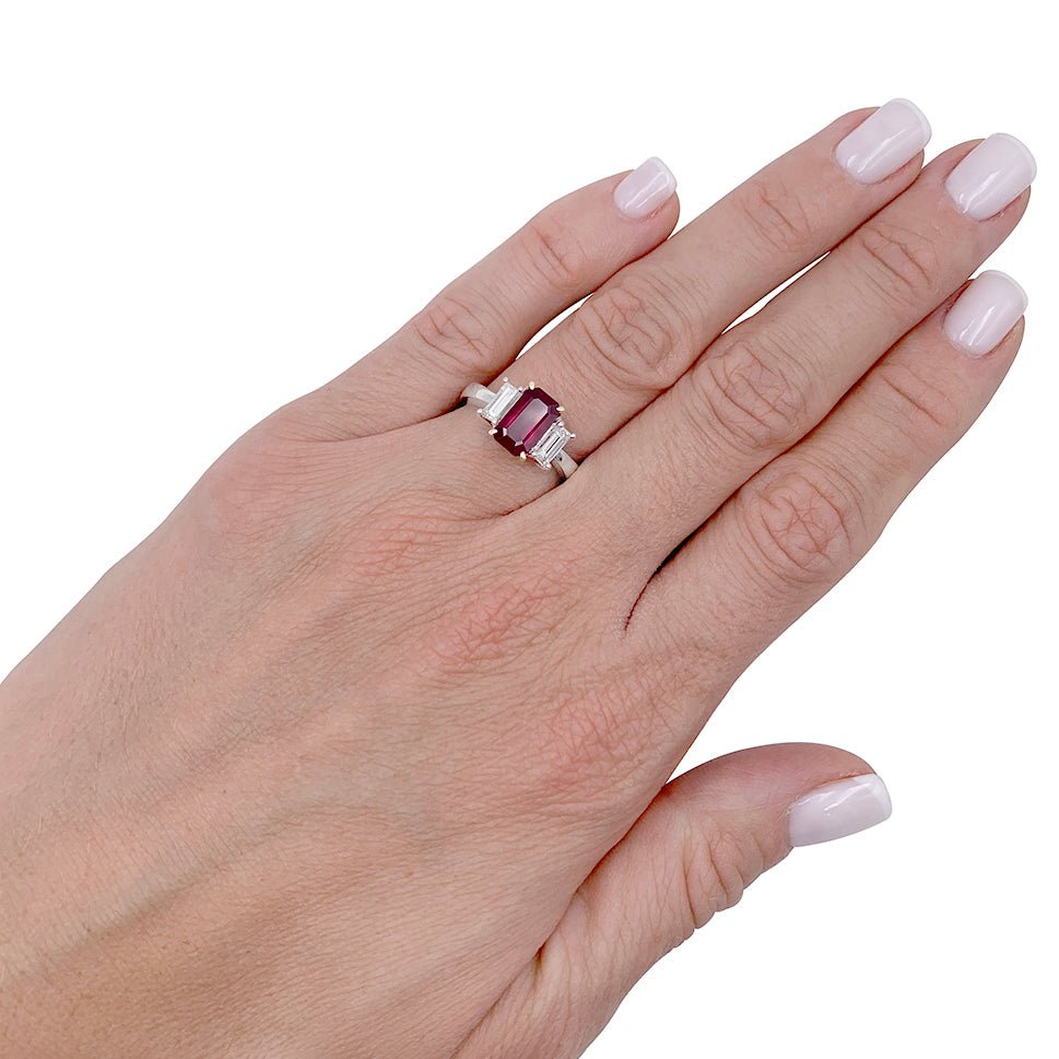 Bague en deux ors, rubis et diamants - Castafiore