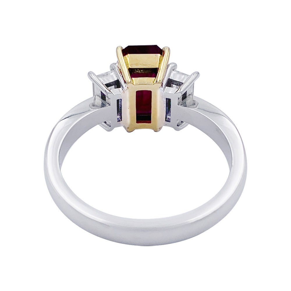 Bague en deux ors, rubis et diamants - Castafiore