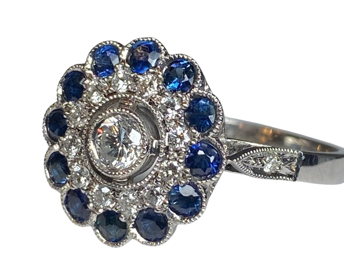 Bague en or 18 carats en diamants et saphirs style Art Deco - Castafiore