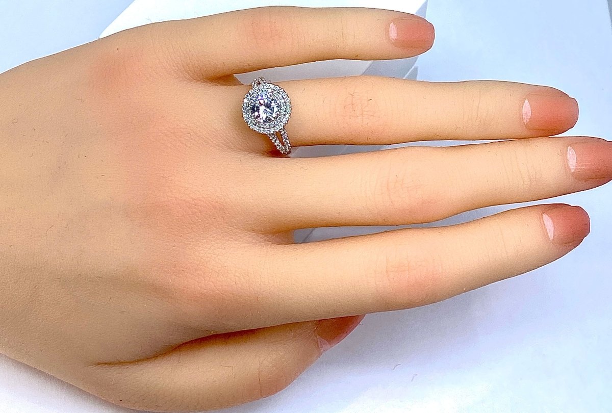 Bague en or blanc 18 carats, diamant 0,97 carat couleur E - Castafiore