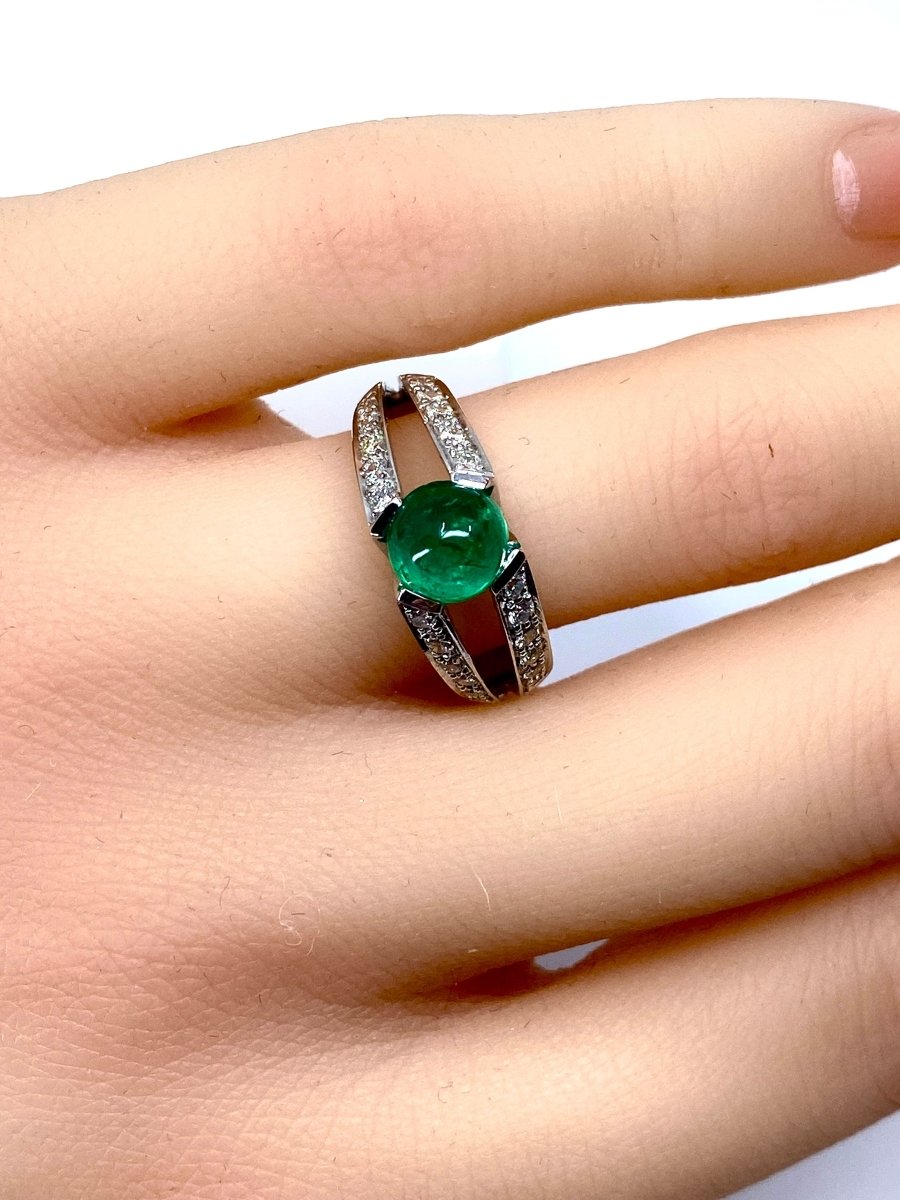 Bague en or blanc 18 carats en émeraude cabochon et diamants - Castafiore