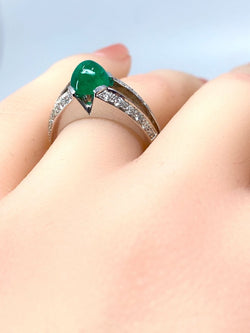 Bague en or blanc 18 carats en émeraude cabochon et diamants - Castafiore