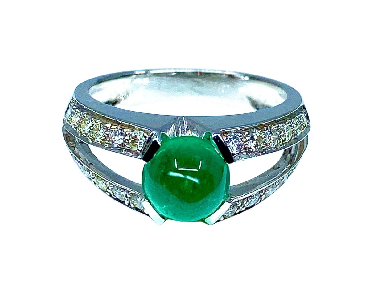 Bague en or blanc 18 carats en émeraude cabochon et diamants - Castafiore
