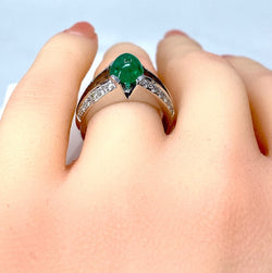 Bague en or blanc 18 carats en émeraude cabochon et diamants - Castafiore