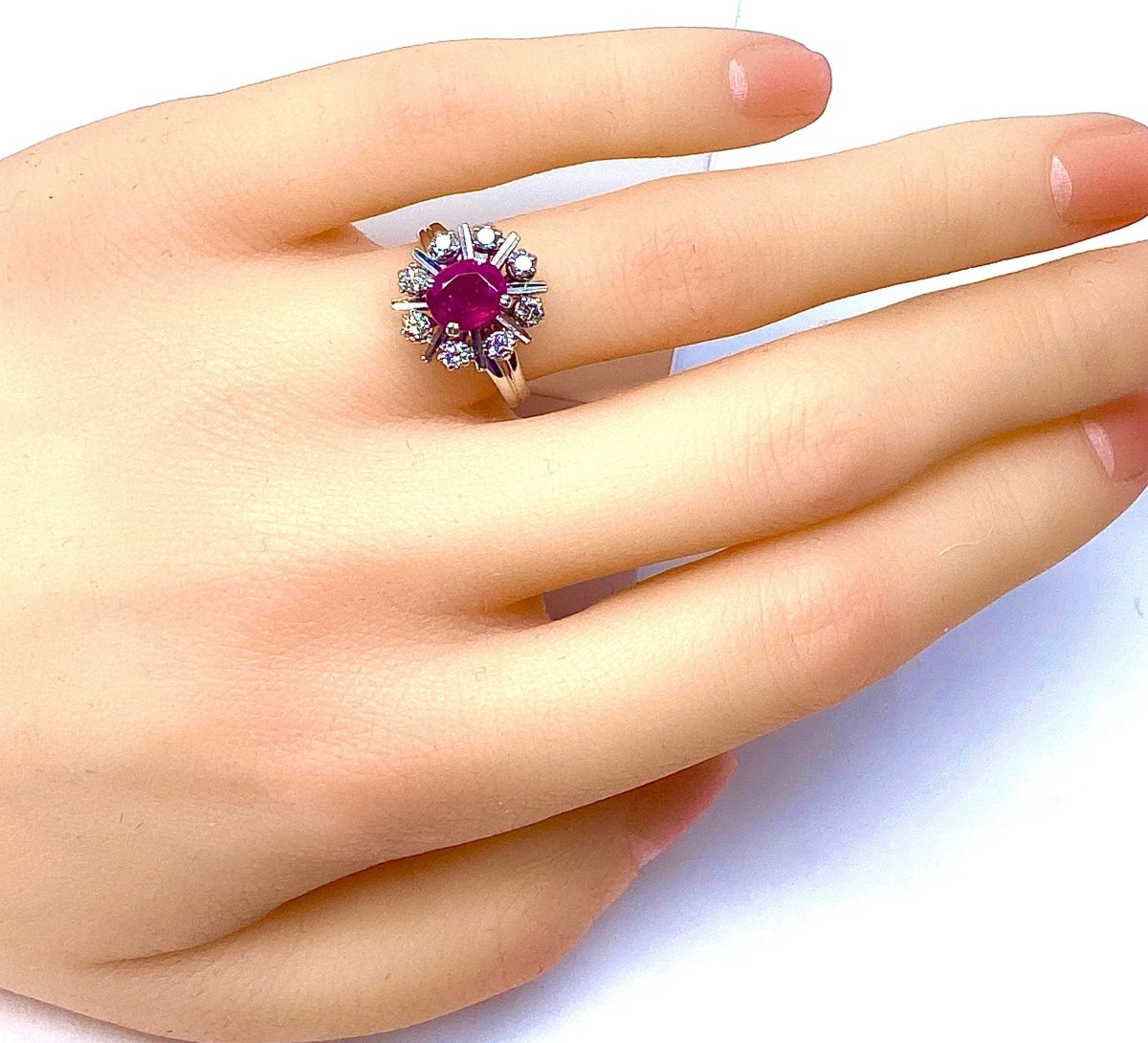 Bague en or blanc 18 carats en rubis et diamants - Castafiore