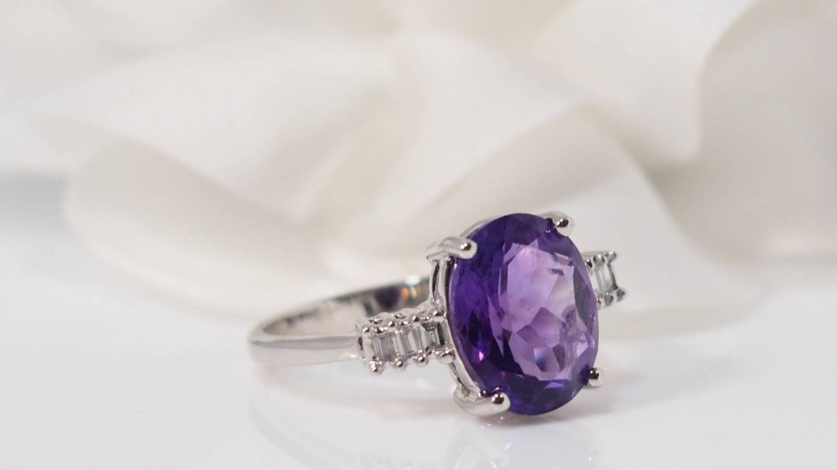 Bague en or blanc, améthyste et diamants - Castafiore