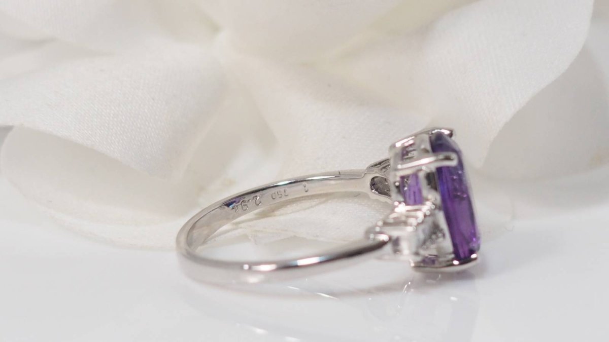 Bague en or blanc, améthyste et diamants - Castafiore