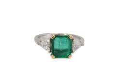 Bague en or blanc, émeraude de Colombie et diamants - Castafiore