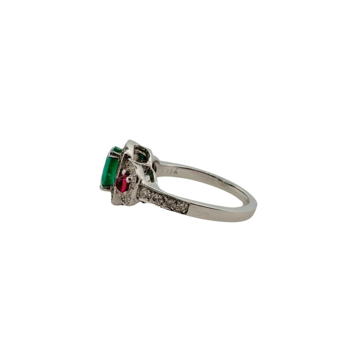 Bague en or blanc, émeraude, rubis et diamants - Castafiore