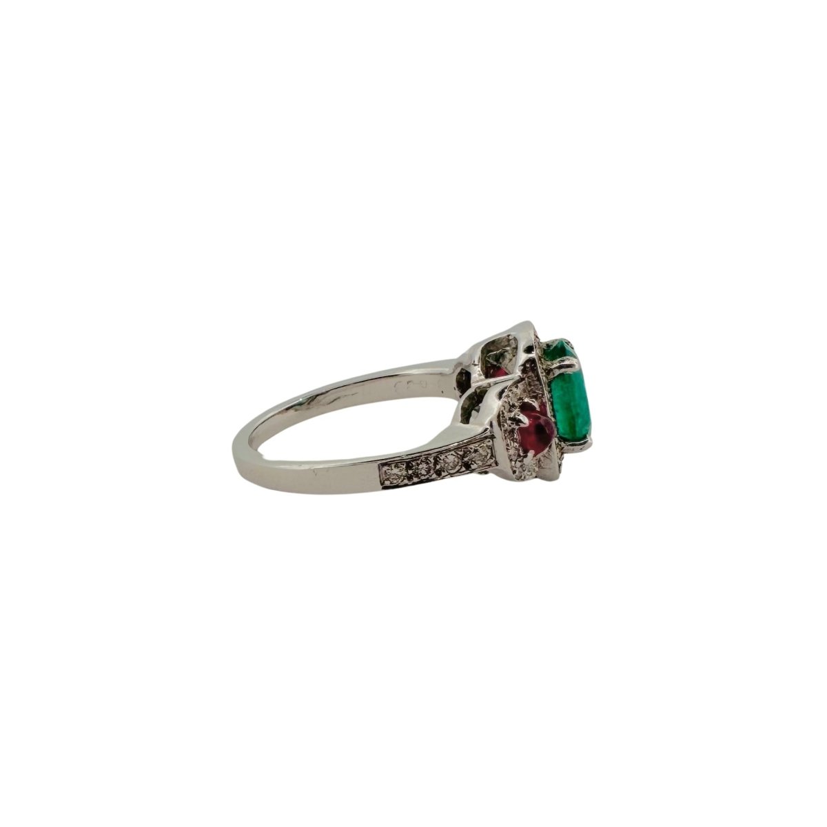 Bague en or blanc, émeraude, rubis et diamants - Castafiore
