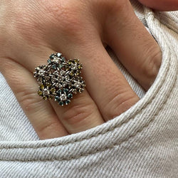 Bague en or blanc et diamants de couleur - Castafiore