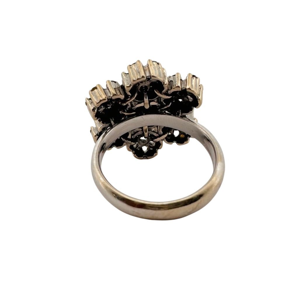 Bague en or blanc et diamants de couleur - Castafiore