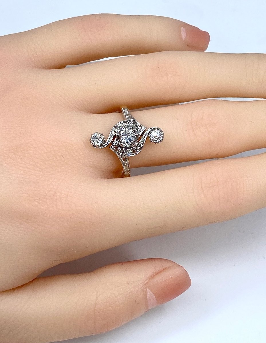 Bague en or blanc et or jaune 18 carats en diamants.Epoque 1900 - Castafiore