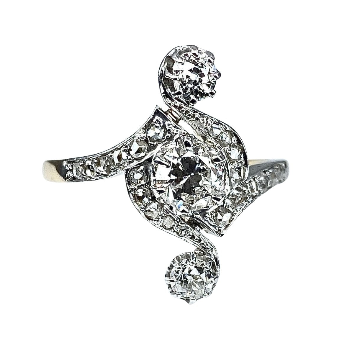 Bague en or blanc et or jaune 18 carats en diamants.Epoque 1900 - Castafiore