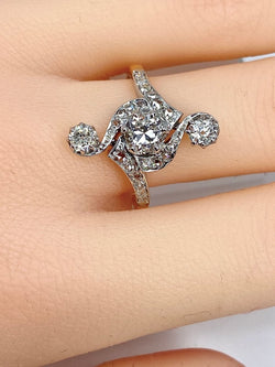 Bague en or blanc et or jaune 18 carats en diamants.Epoque 1900 - Castafiore