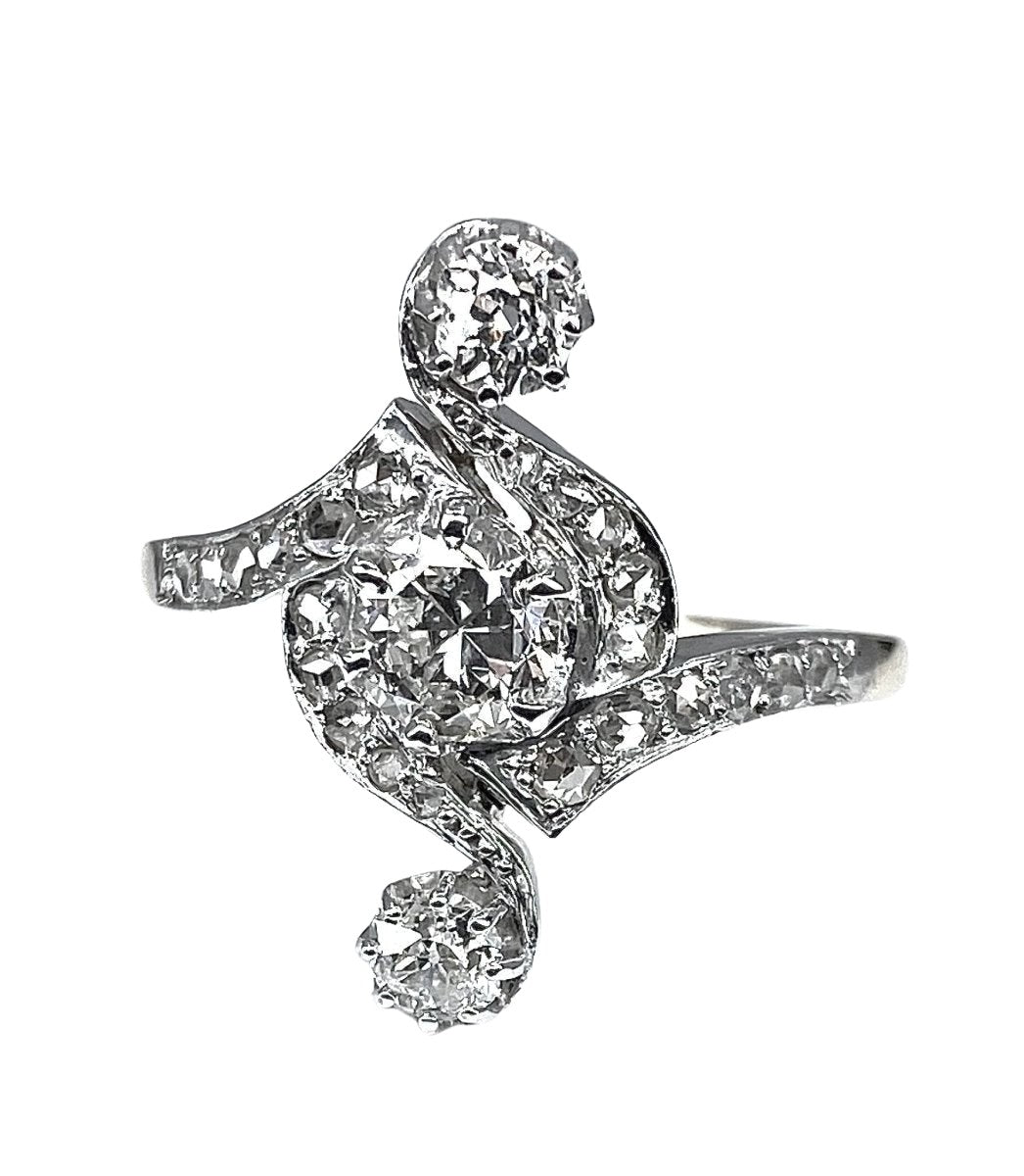 Bague en or blanc et or jaune 18 carats en diamants.Epoque 1900 - Castafiore