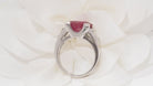 Bague En Or Blanc Rubis Et Diamants - Castafiore