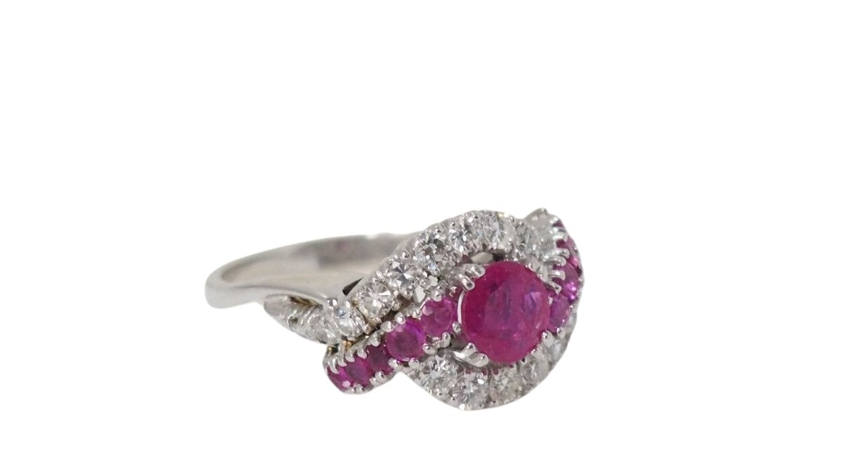 Bague en or blanc, rubis et diamants - Castafiore