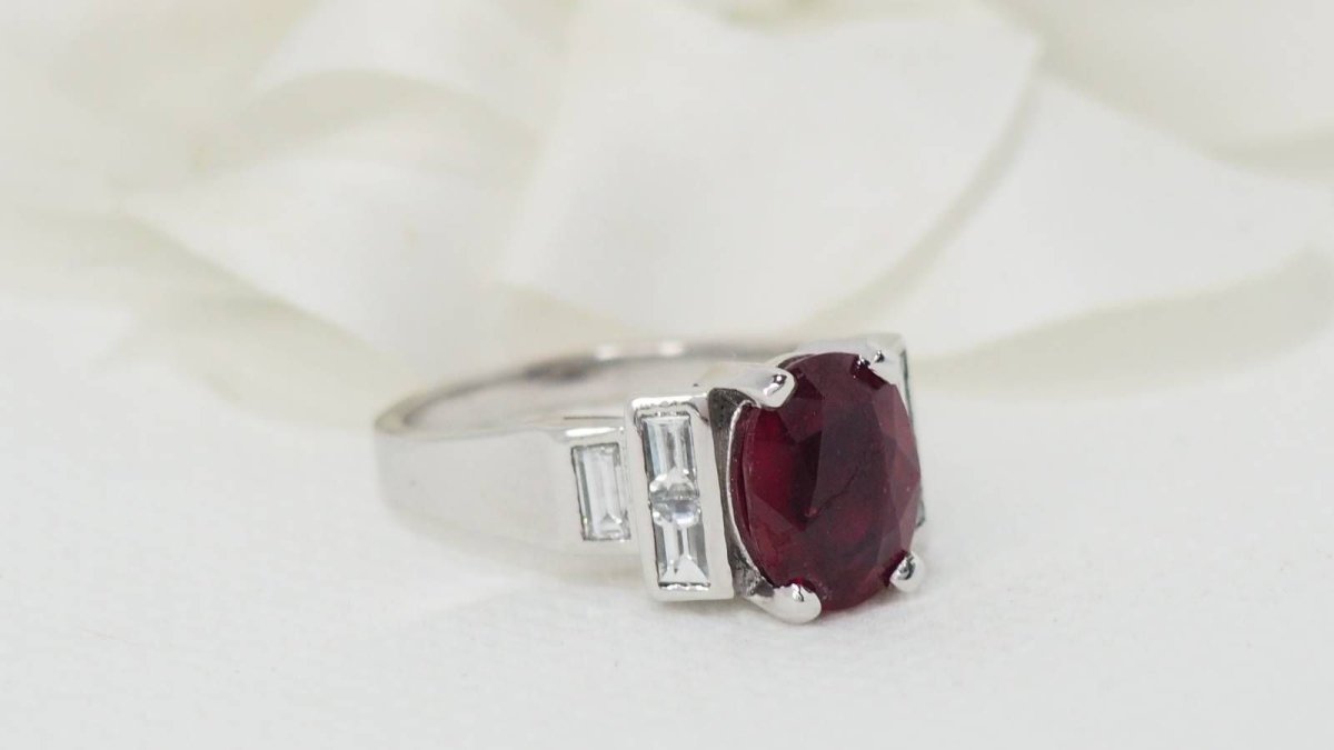 Bague en or blanc rubis et diamants - Castafiore
