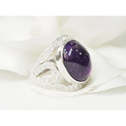 Bague en or gris, améthyste cabochon et pavage de diamants - Castafiore