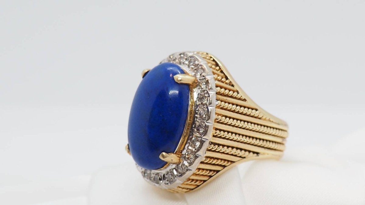 Bague en or jaune, cabochon de Lapis Lazuli et diamants - Castafiore