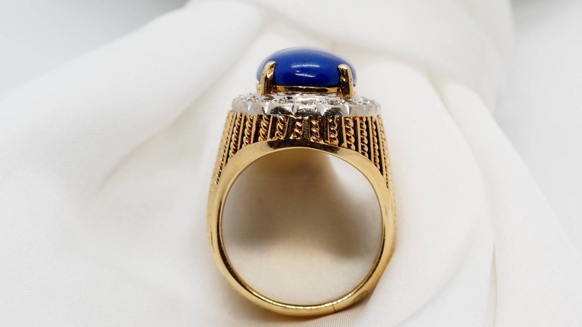 Bague en or jaune, cabochon de Lapis Lazuli et diamants - Castafiore