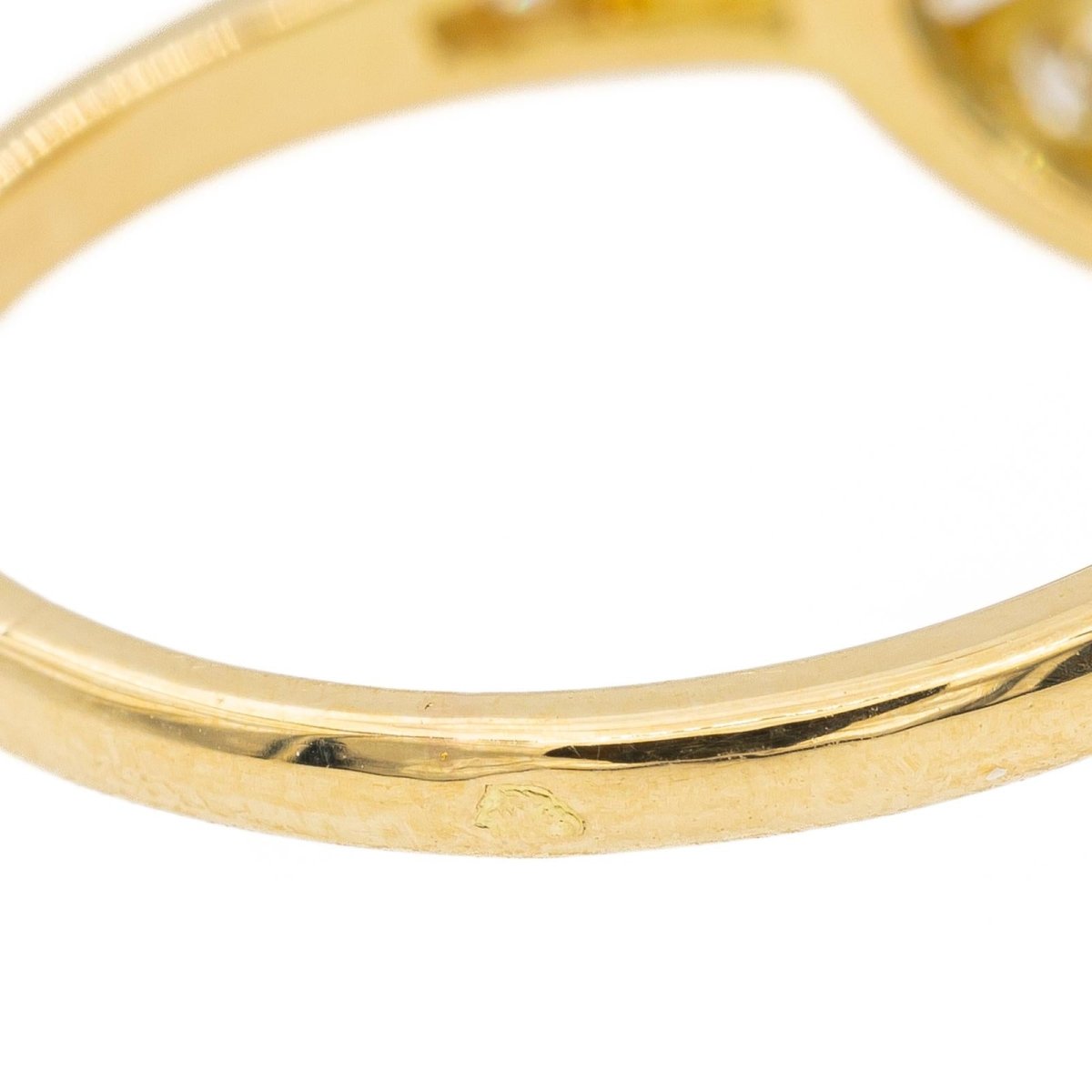 Bague en or jaune, diamants et saphir - Castafiore