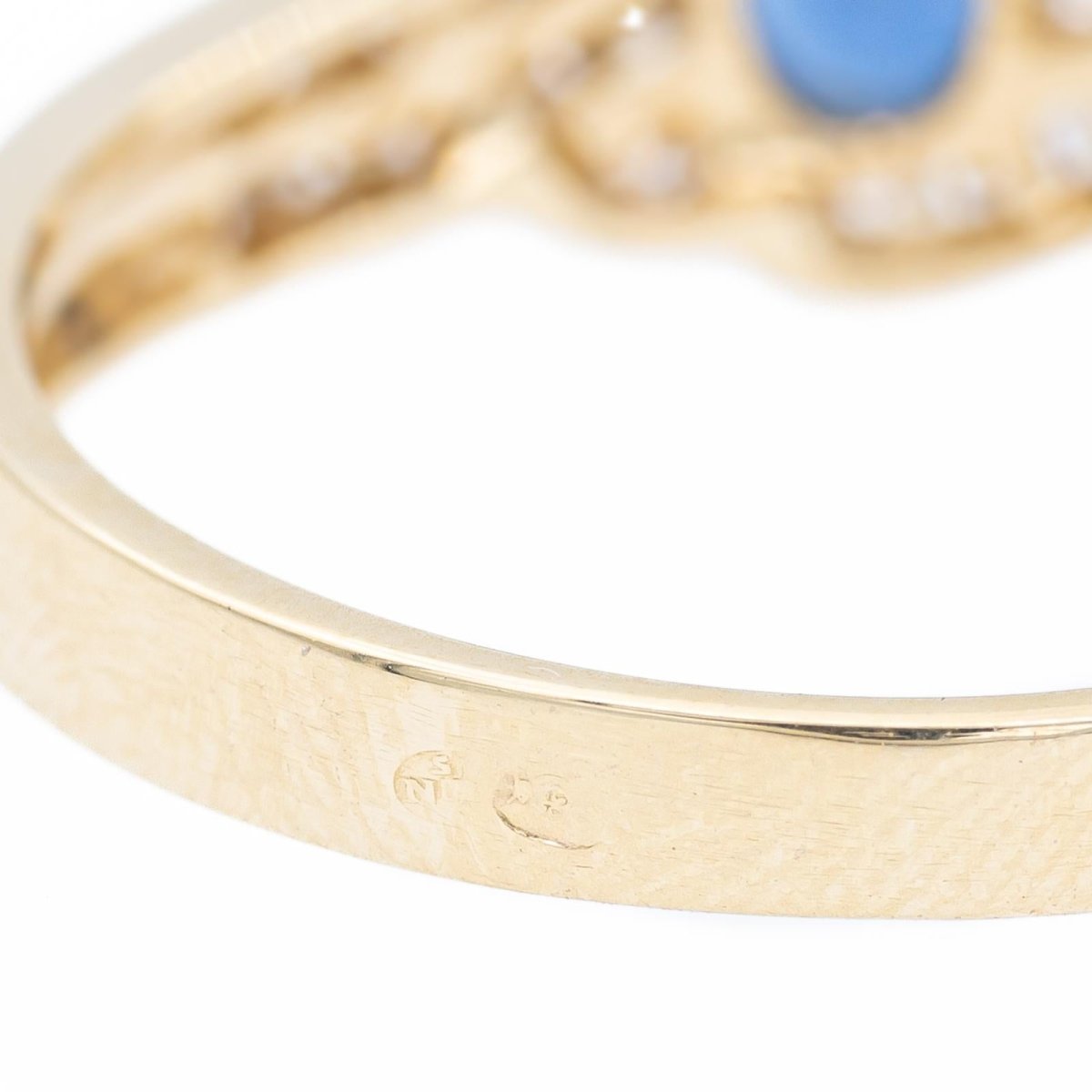 Bague en or jaune, diamants et saphir - Castafiore