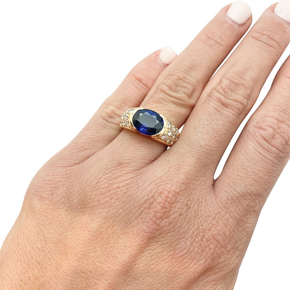 Bague en or jaune, diamants et saphir - Castafiore