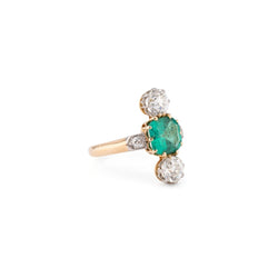 Bague en or jaune, émeraude et diamants Début XIX éme - Castafiore