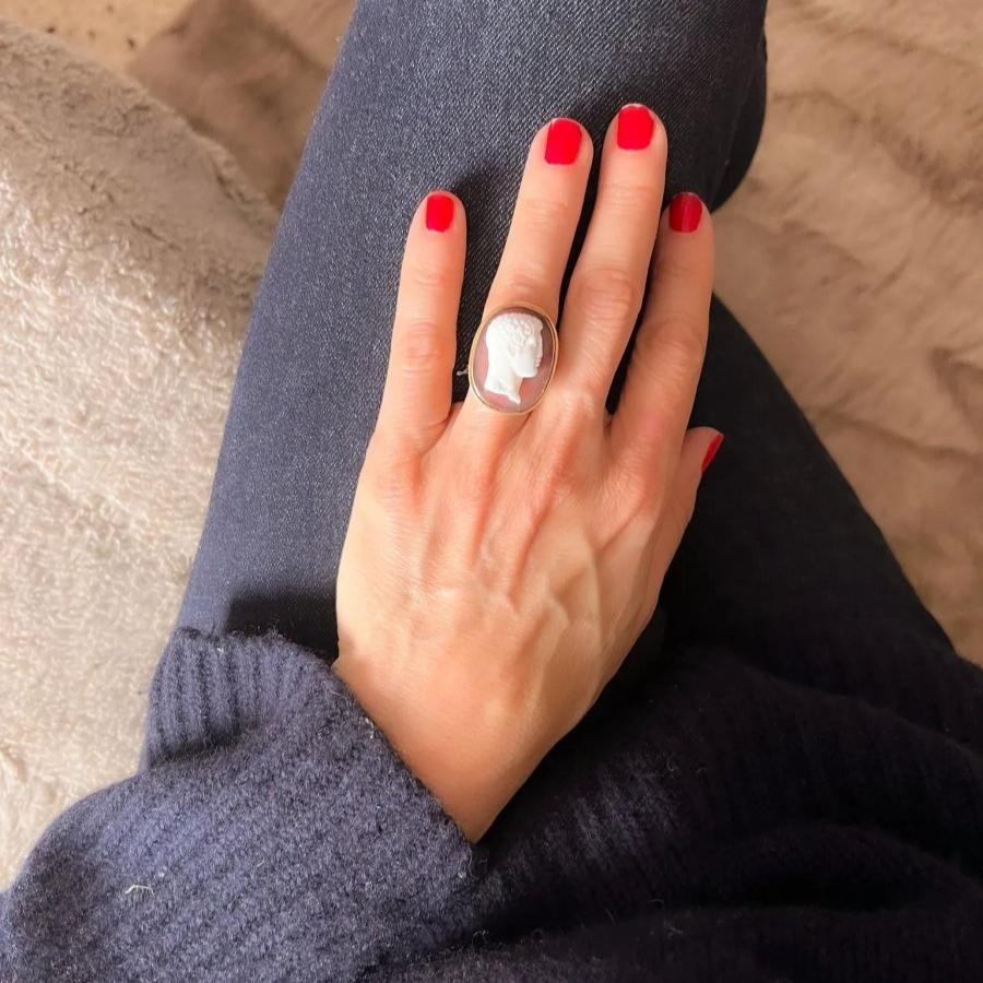 Bague en or jaune en camée agate représentant une tête d'homme - Castafiore