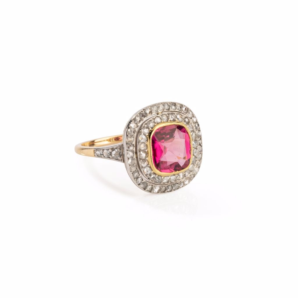 Bague en or jaune et platine sertie d'une tourmaline taille coussin et de diamants - Castafiore