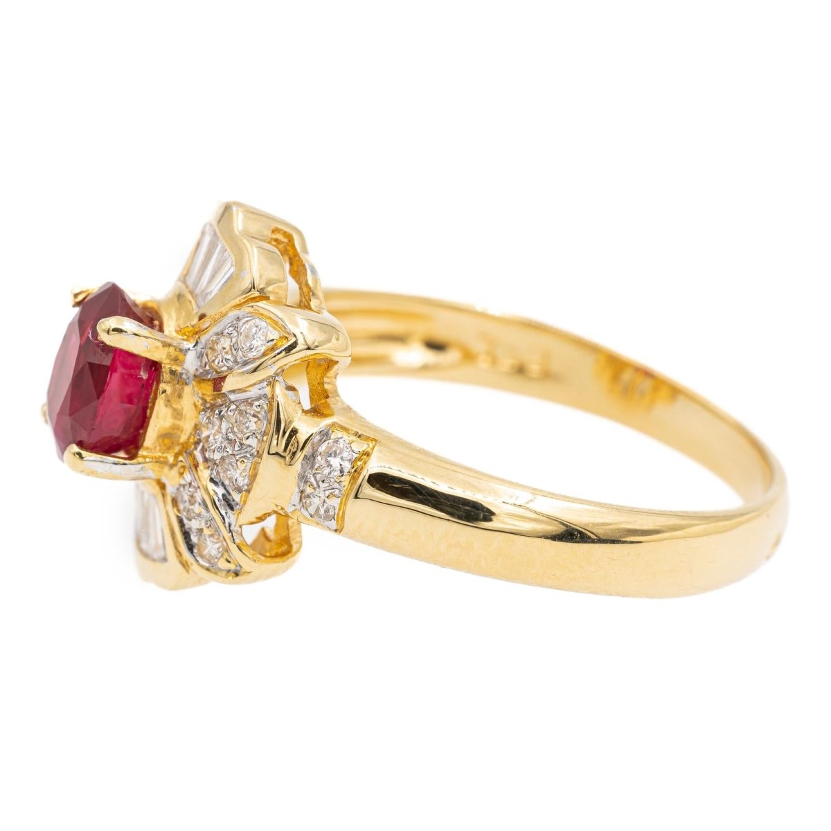 Bague en or jaune et rubis - Castafiore