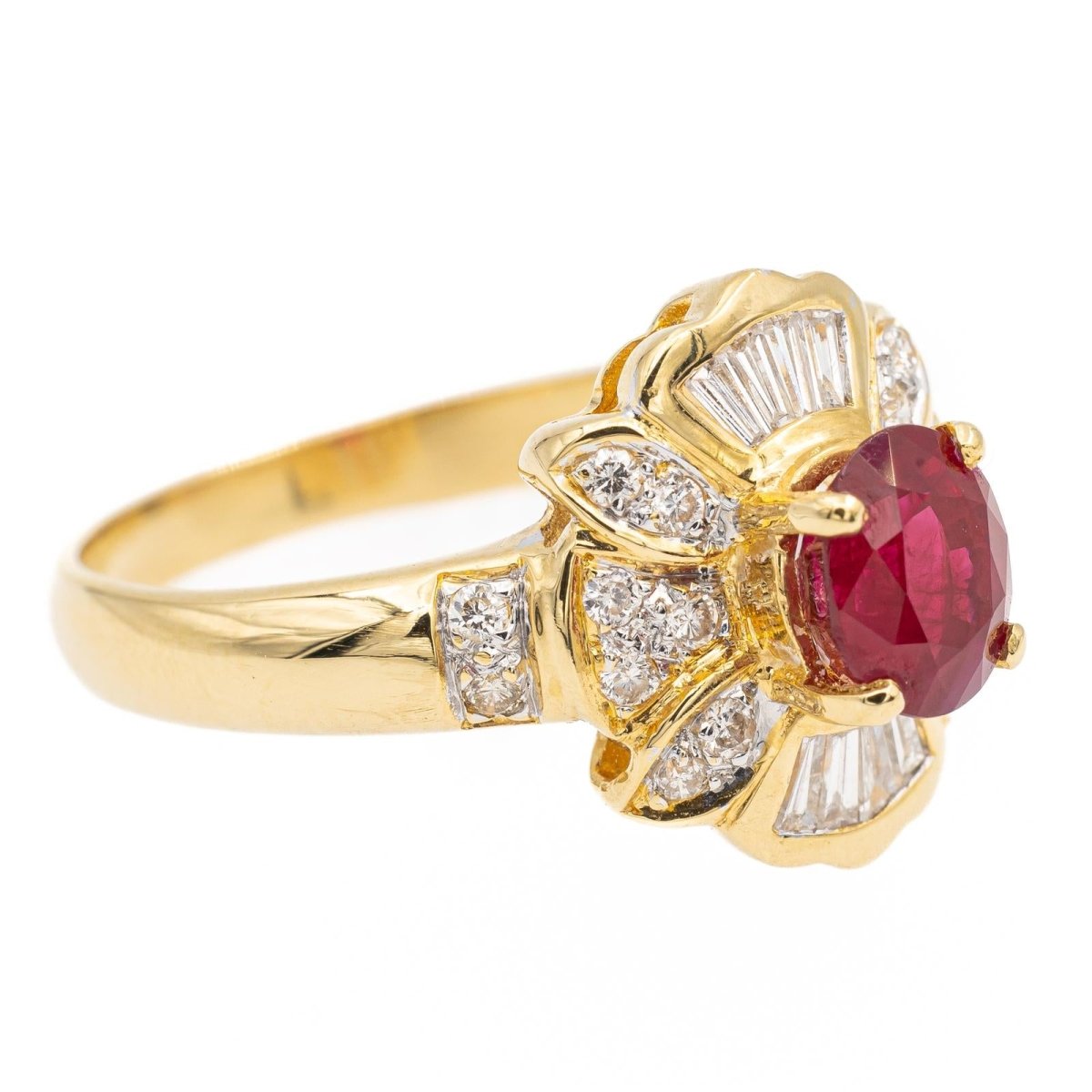 Bague en or jaune et rubis - Castafiore