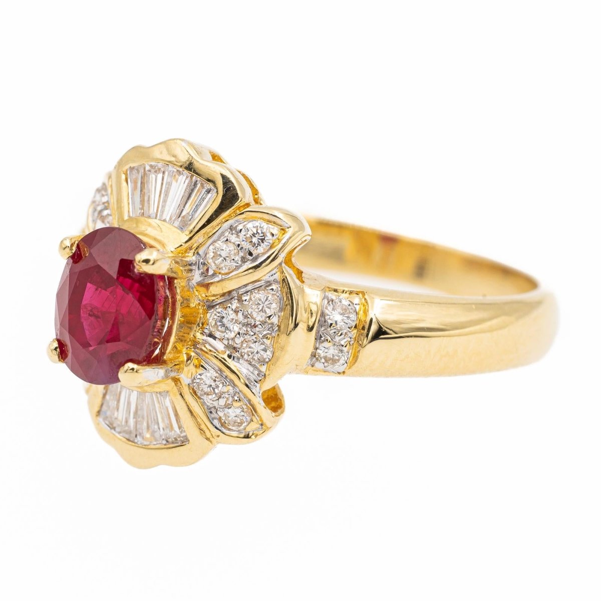 Bague en or jaune et rubis - Castafiore