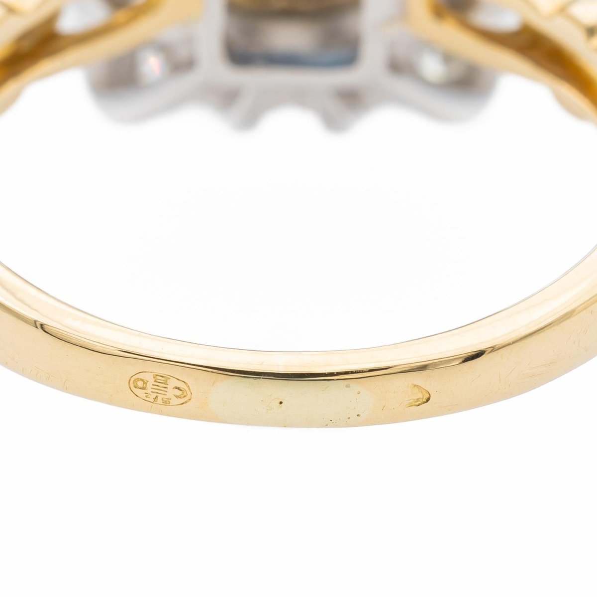 Bague en or jaune et saphir - Castafiore