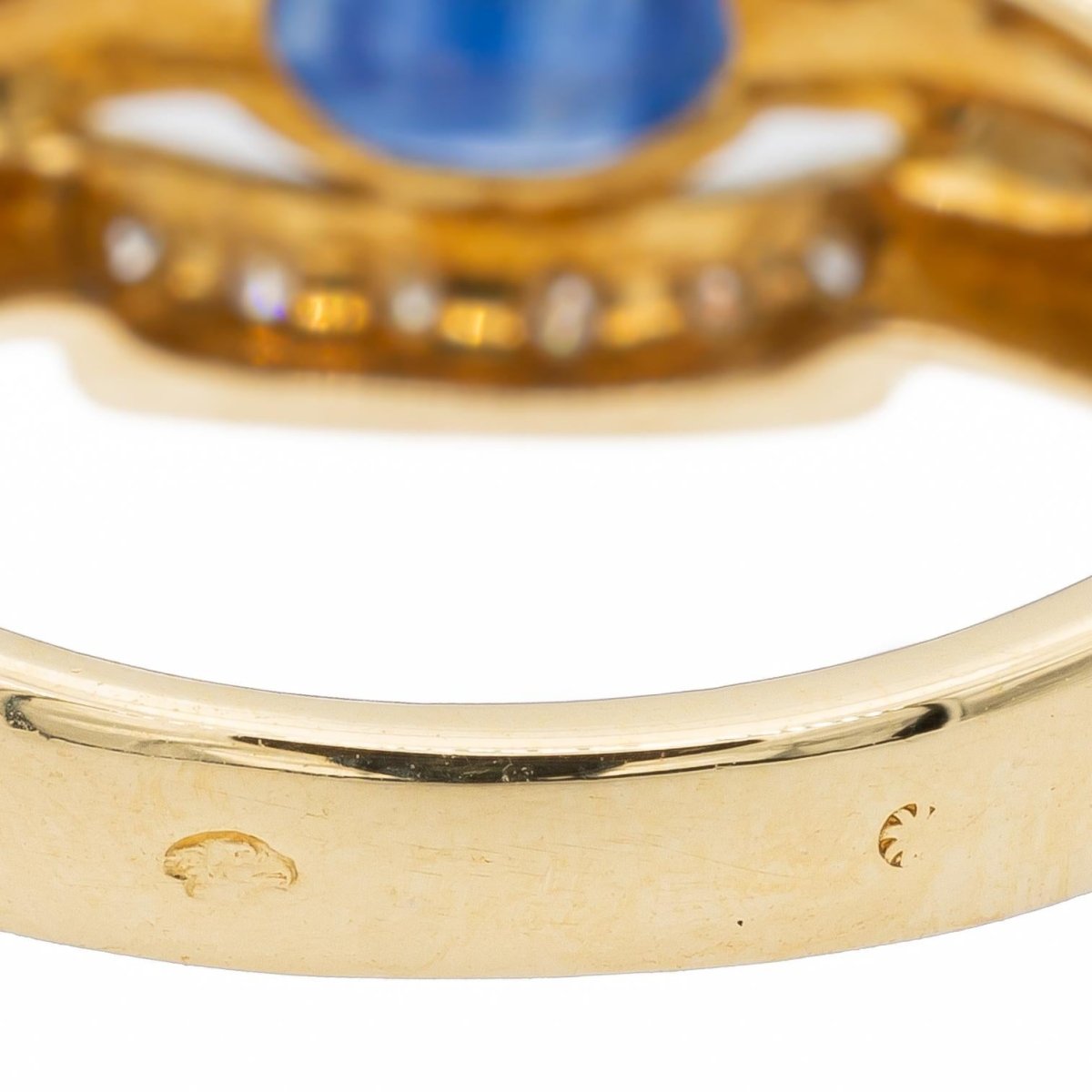 Bague en or jaune et saphir - Castafiore