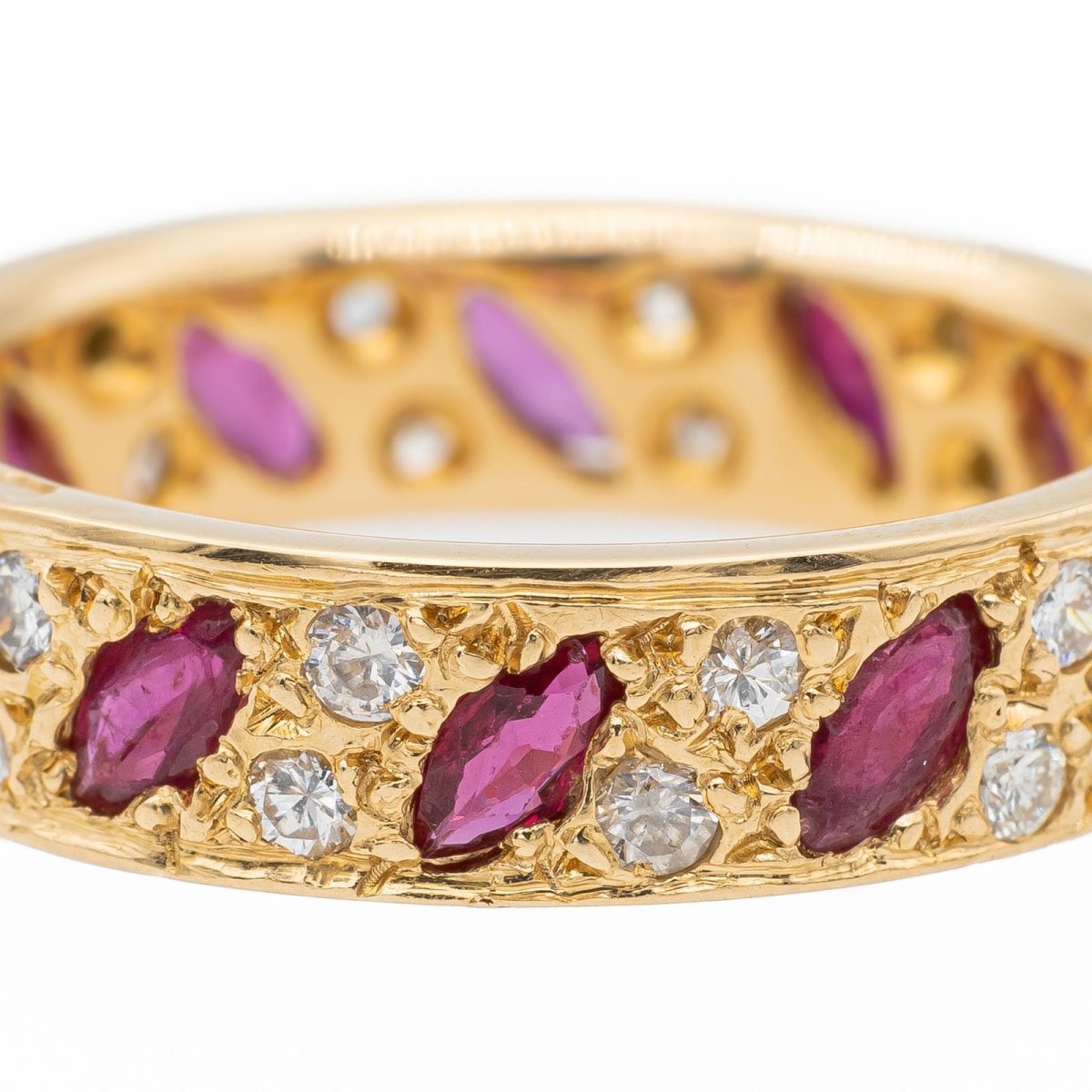 Bague en or jaune, grenats et diamants - Castafiore