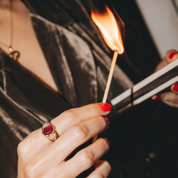 Bague en or jaune, rubis et diamants - Castafiore