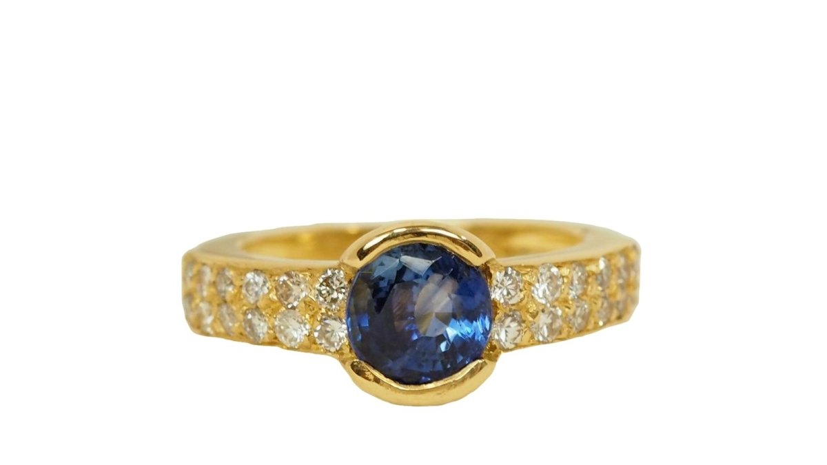 Bague en or jaune, saphir de Ceylan et diamants - Castafiore