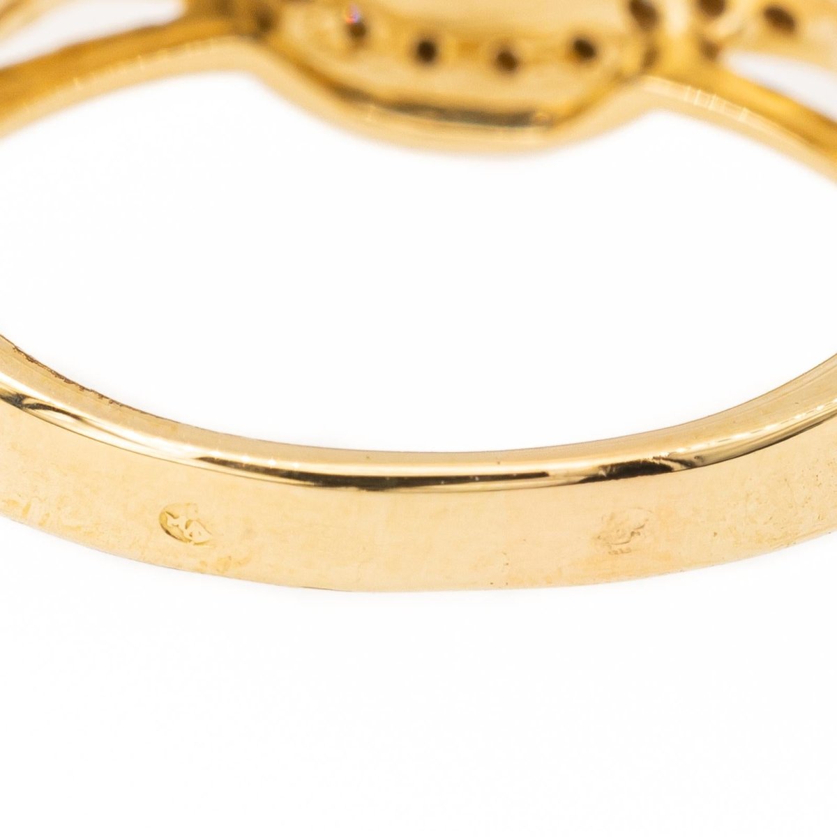 Bague en or jaune, saphir et diamants - Castafiore