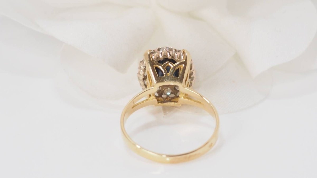 Bague en or jaune, saphir et diamants - Castafiore
