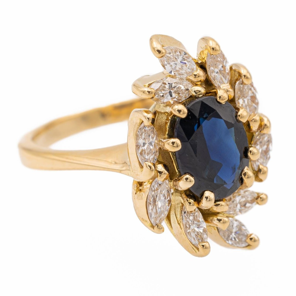 Bague en or jaune, saphir et diamants - Castafiore