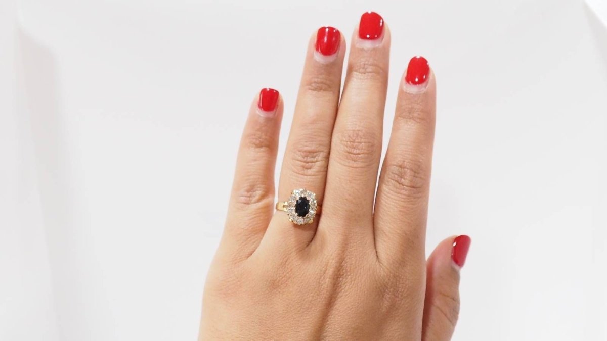 Bague en or jaune, saphir et diamants - Castafiore