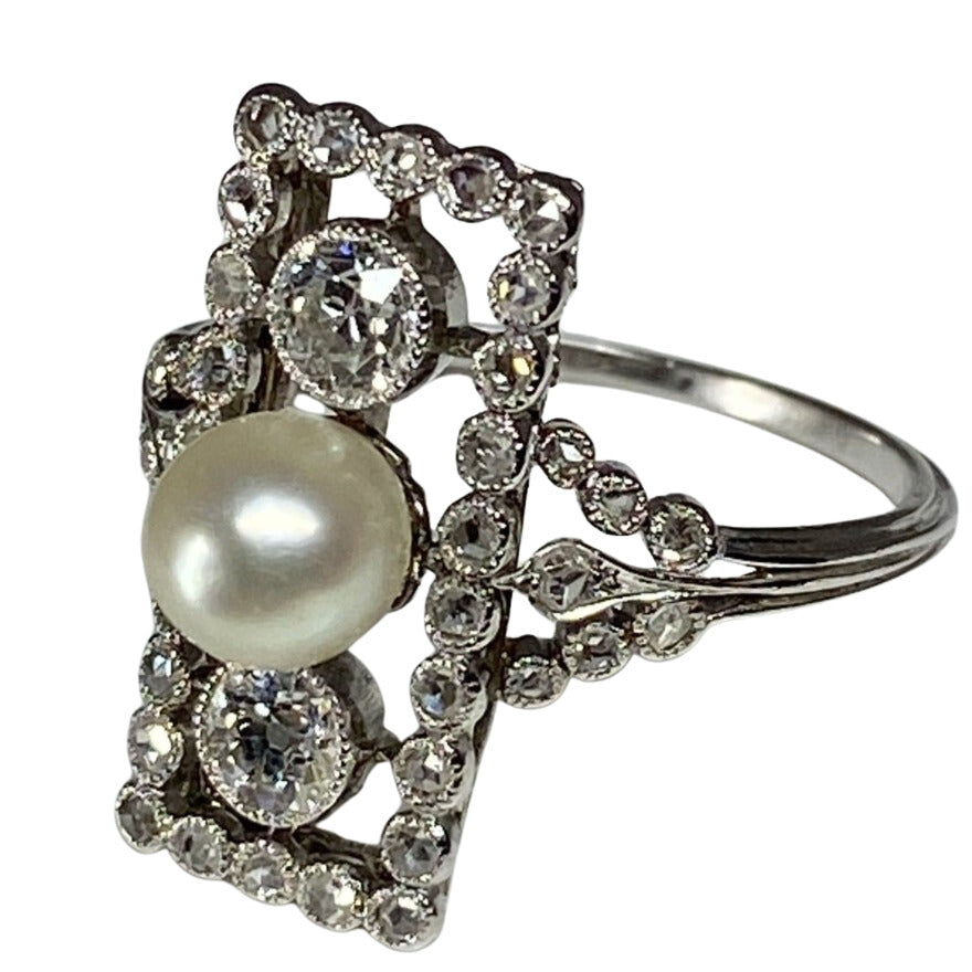 Bague en platine en diamants et perles fines, époque 1900 - Castafiore