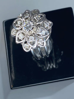 Bague en platine marguerite sertie de diamants - Castafiore