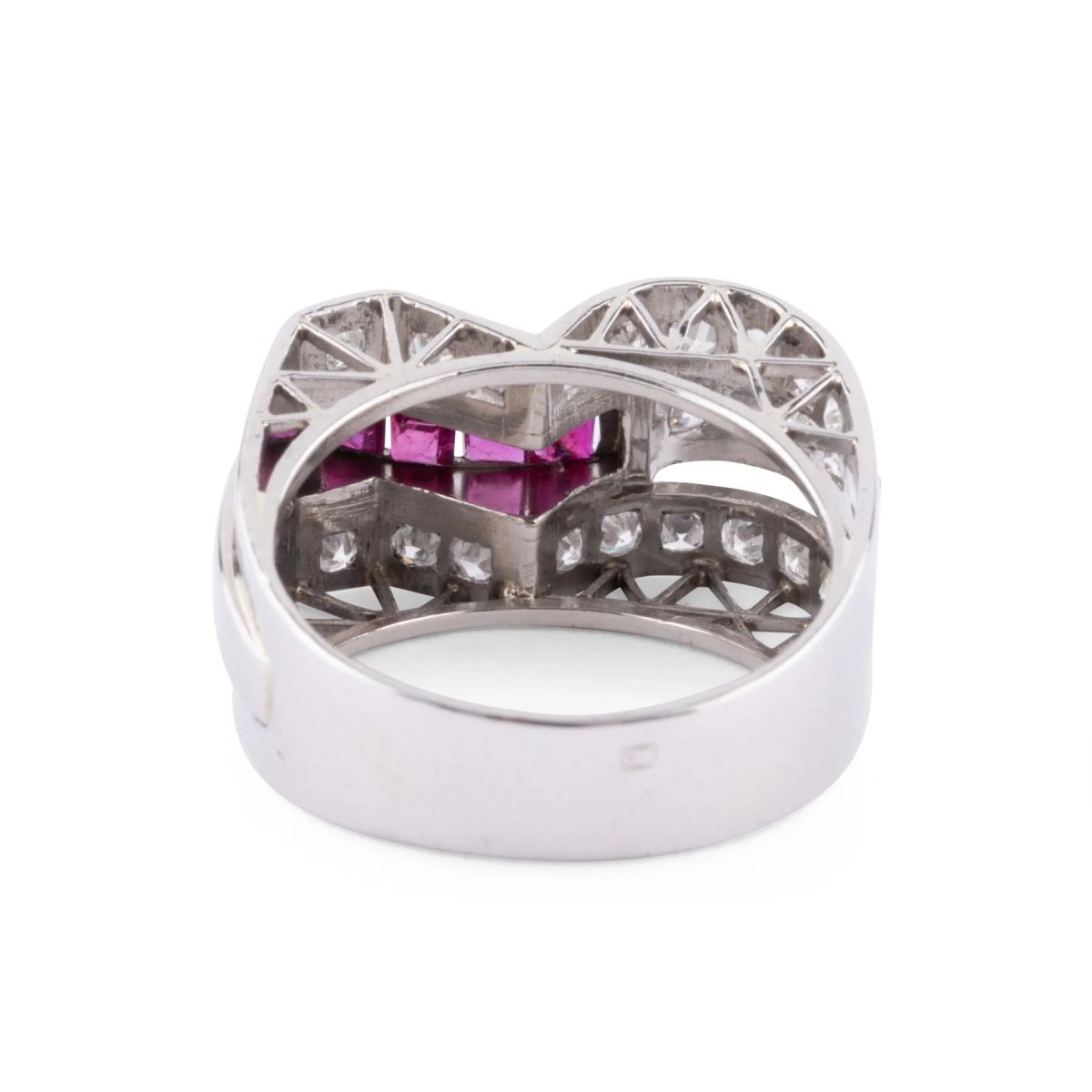 Bague en platine, rubis et diamants - Castafiore